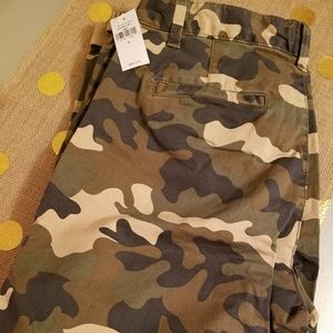 SALE! NWT GAP camo pant